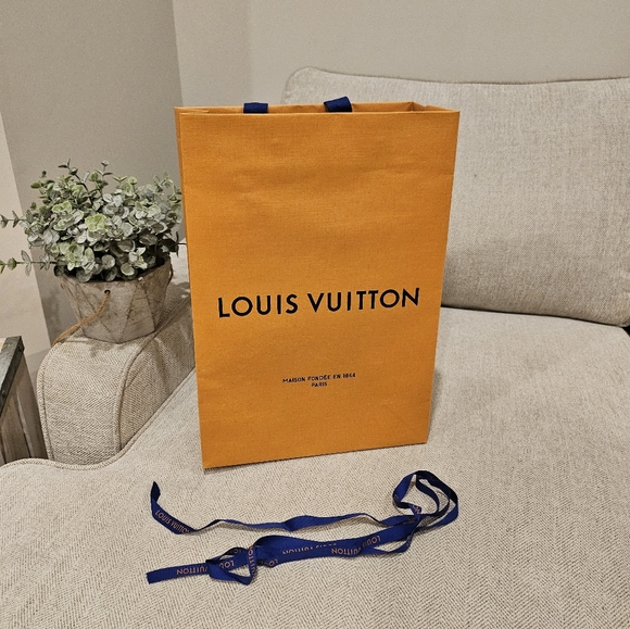 Brand new Louis Vuitton empty shopping bag - Picture 1 of 8